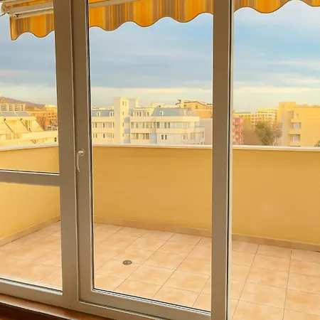 Marvel Delux Private